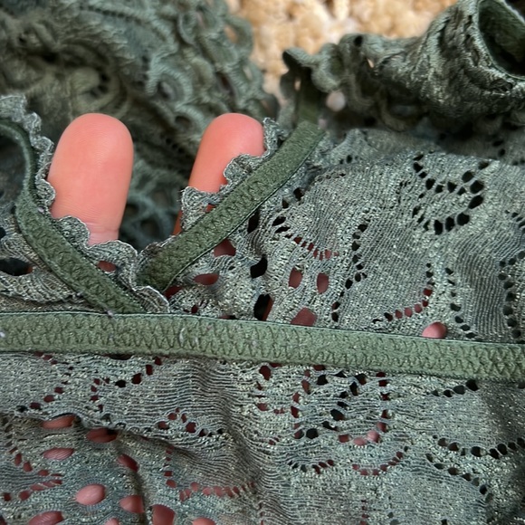 Aerie Laced Bralette, Green, Size Medium, No cups, V-Line Design, Comfy bra fit - Picture 7 of 8